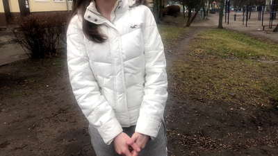 Fremde für das Geld gelutscht und gefickt. Russische Amateurin. Mit Reden.