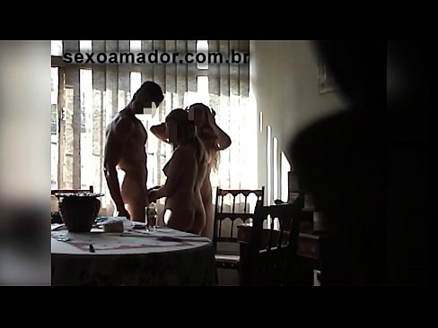 ❤️ Sex-Freunde laden einen riesigen Mann und einen Dreier mit ihm ein ️ Porn video bei de.taxiporec.top